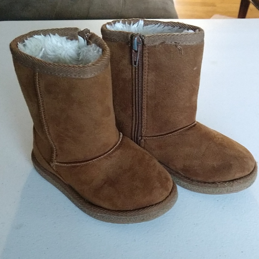 Winter Boots - Picture 2 of 8